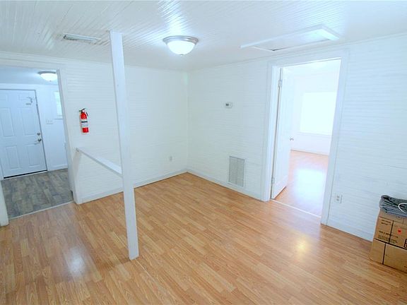 4th image of 575 NE 33rd St