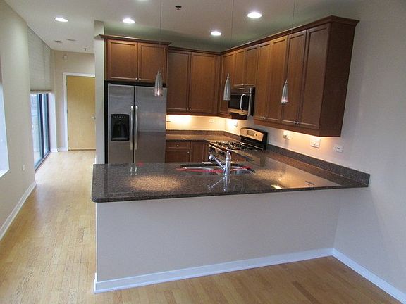 2nd image of 3946 N Ravenswood Ave APT 412