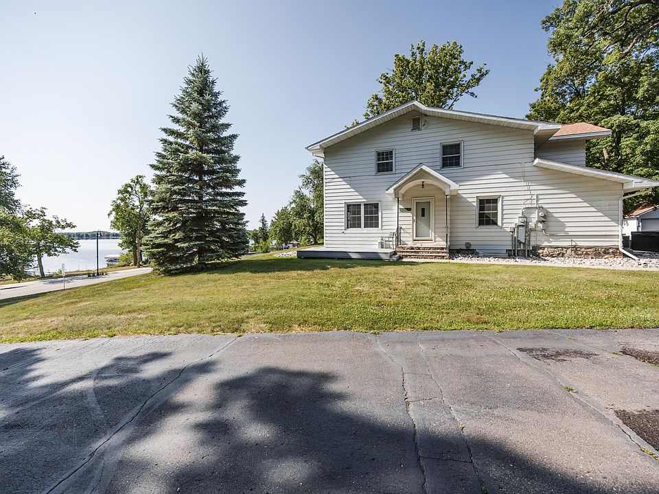 1st image of 1104 W Lake Dr
