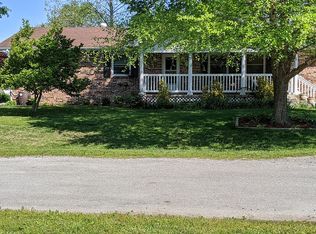 60 Lakeview St, Wolf Lake, IL 62998