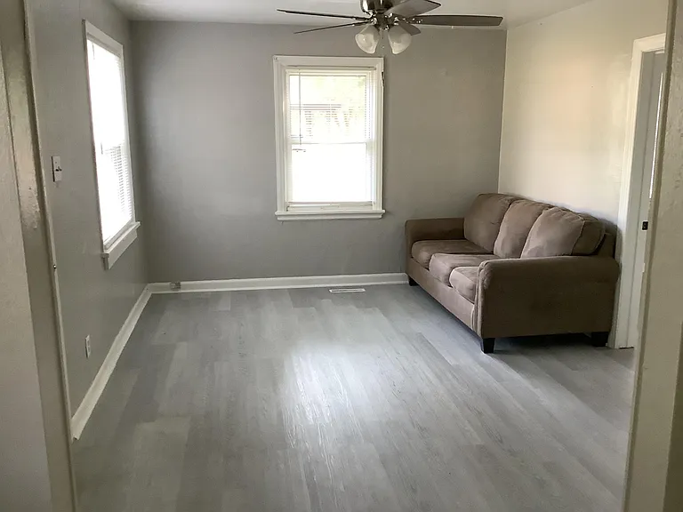 719 Lanier Cres — Photo 3