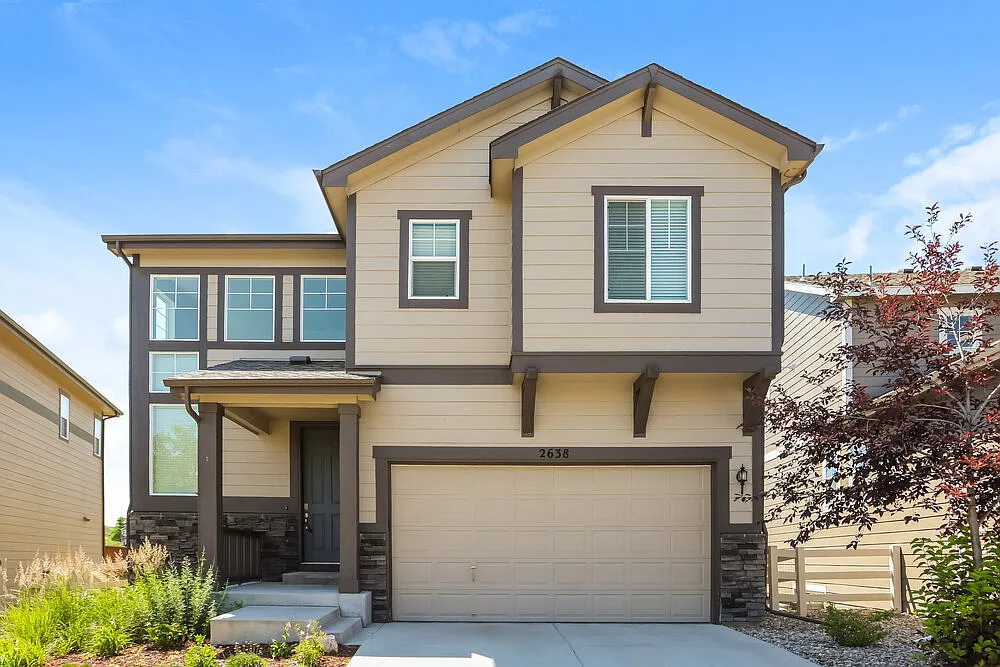 3 bed, 2.5 bath, 2076 sqft, $3,205 — Photo 1