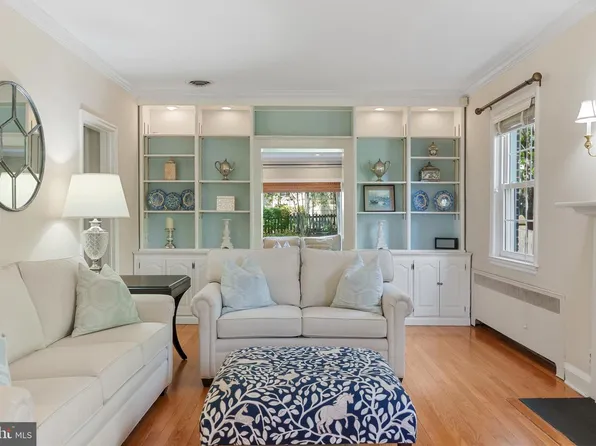 818 Kingston Rd, Baltimore, MD 21212