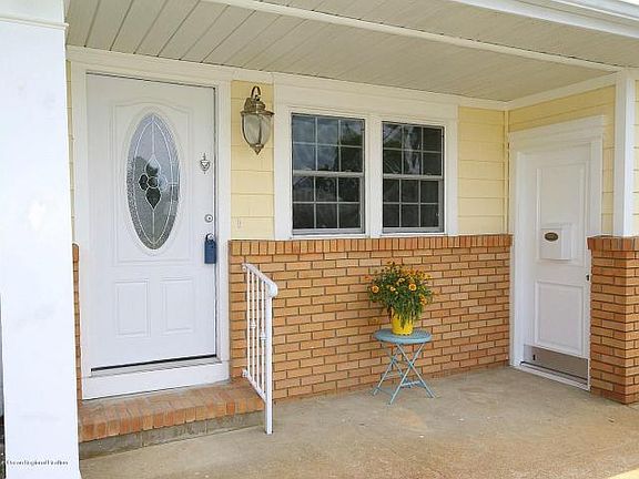 2nd image of 8 Saint David Dr