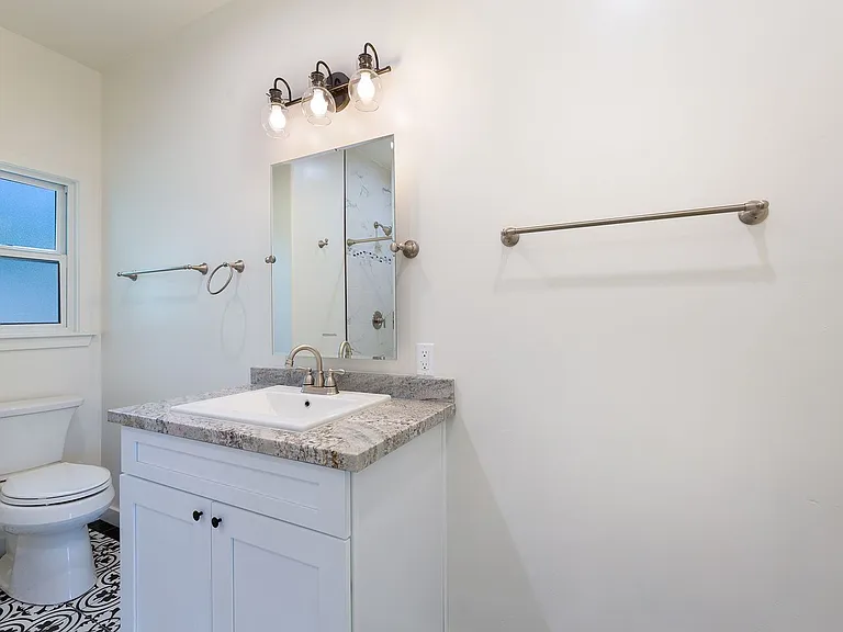 1313 Buena Vista St — Photo 8