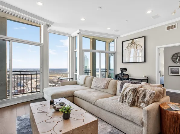 500 Throckmorton St APT 3201, Fort Worth, TX 76102