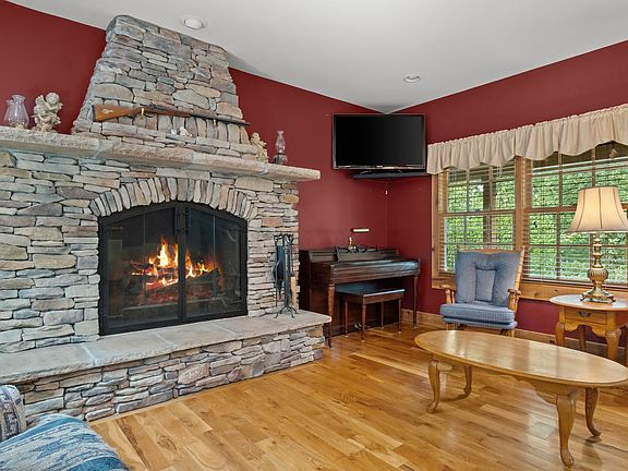 17th image of 1746 Molly Hollow Rd
