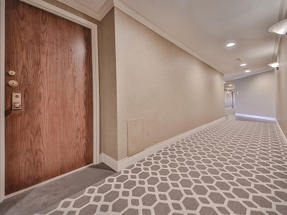 2nd image of 15 Greenway Plz Unit 22B