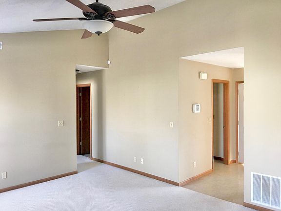 4th image of 340 Cheshire Ln