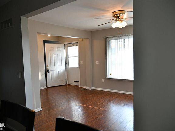 2nd image of 21703 Lakeview St