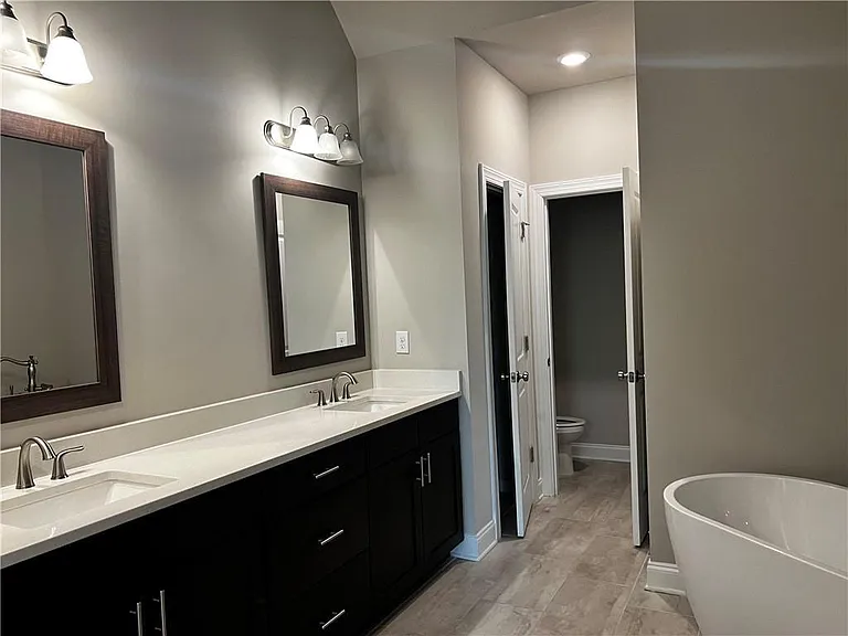 529 Clover Ln — Photo 10
