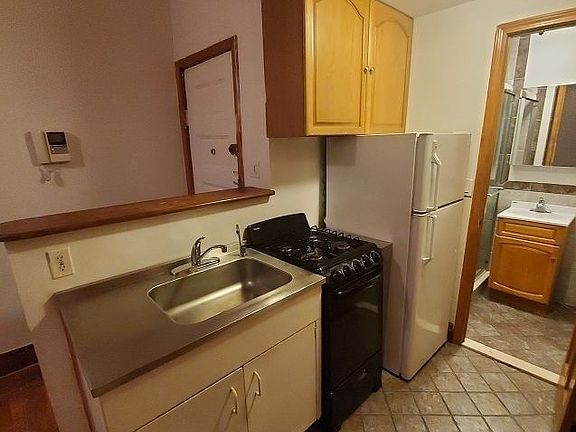 3rd image of 341 W 71st St APT 5
