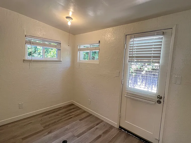 603 Johnson Ave — Photo 28