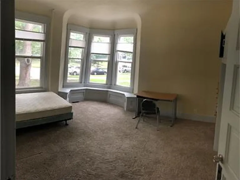 702 W Green St — Photo 16