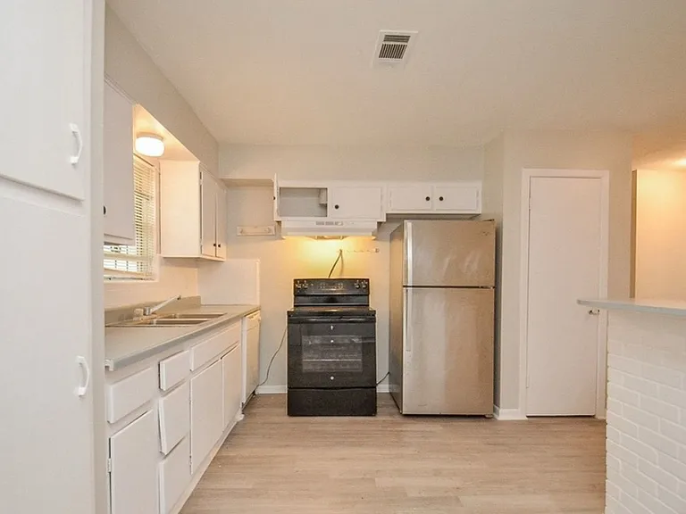 5243 Greylog Dr — Photo 10