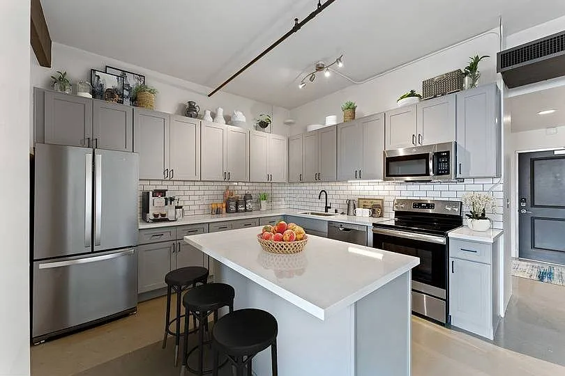 Arrive Broadway Lofts — Photo 1