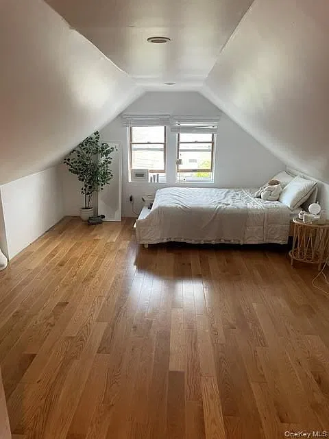 5 bed, 2.0 bath, 1400 sqft, $5,000 — Photo 4