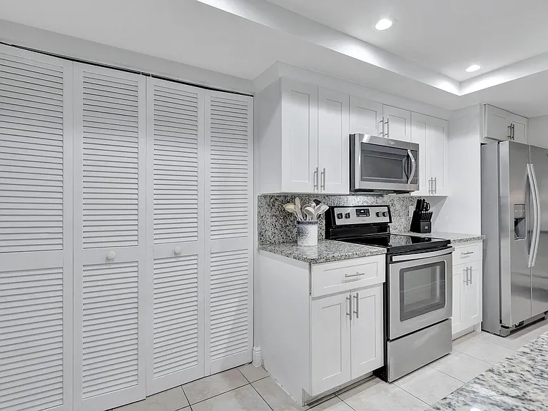 12641 Westhampton Cir #C311 — Photo 17