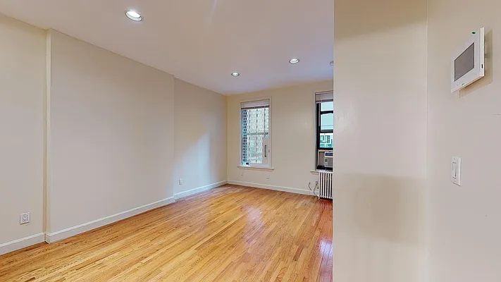 Rented by Bond New York | media 10