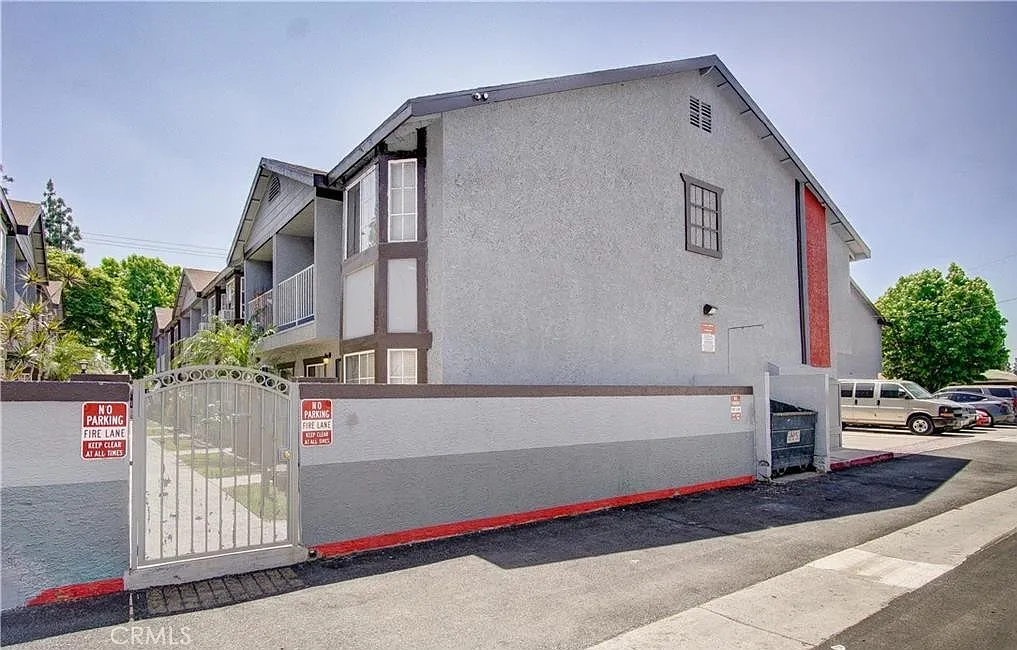3 bed, 2.5 bath, 1362 sqft, $3,150 — Photo 4