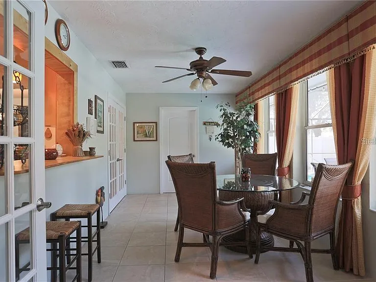 2929 Mayflower St — Photo 13