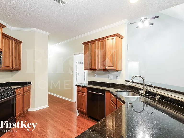 120 Summit Point Dr — Photo 6