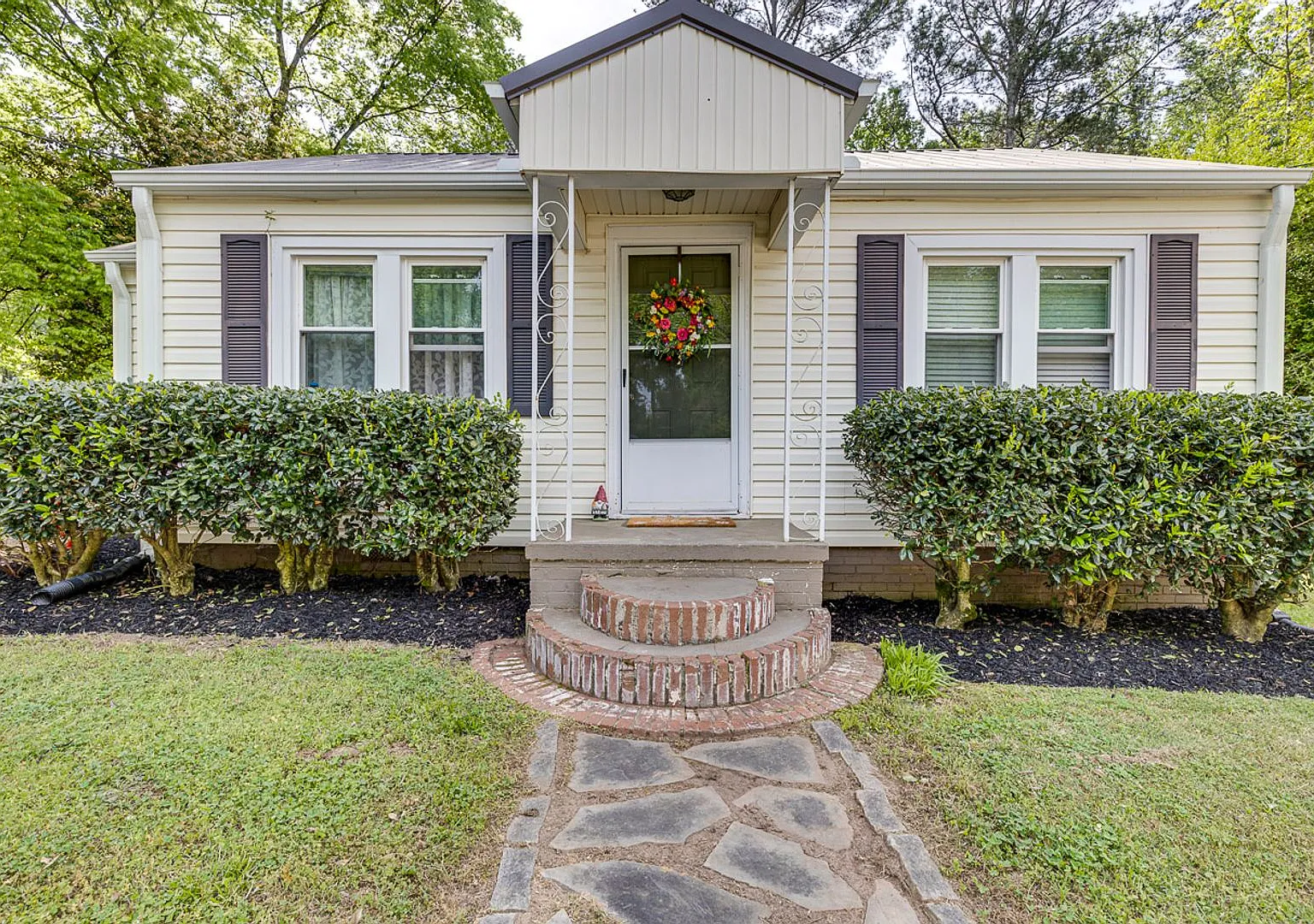 2BD/ 1BA Blair Street — Photo 1