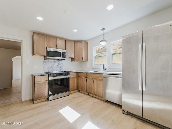 4th image of 405 N 38th St