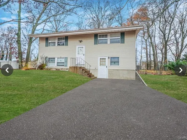 31 Cabin Ln, East Setauket, NY 11733