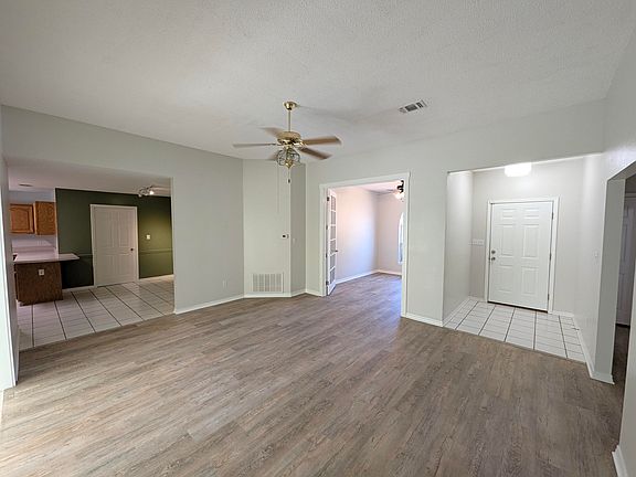 3rd image of 2562 Holley Pl