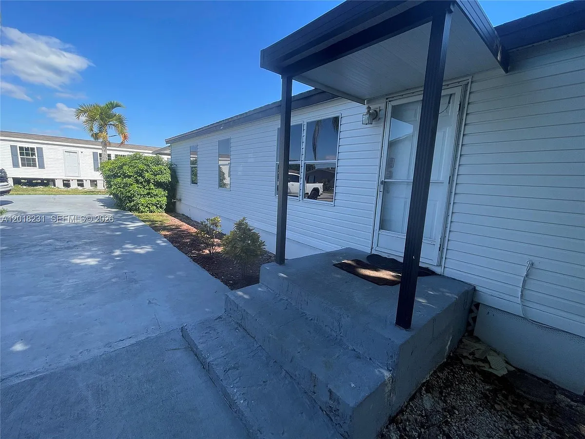 Building Photo - 19800 SW 180th Ave #394