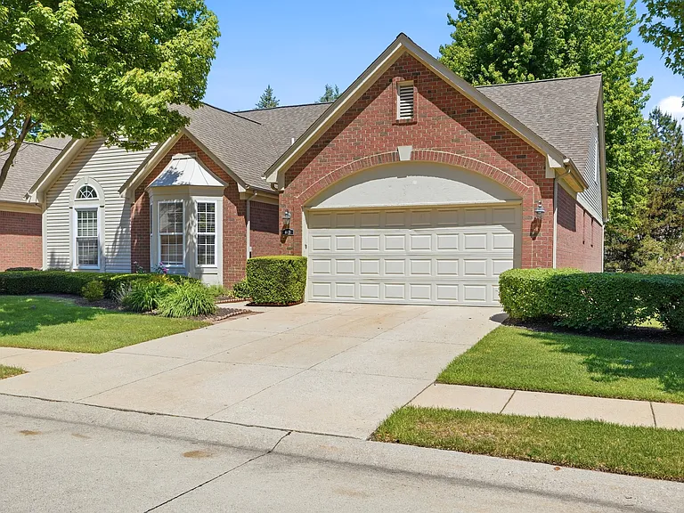 4421 Honeysuckle Dr — Photo 48