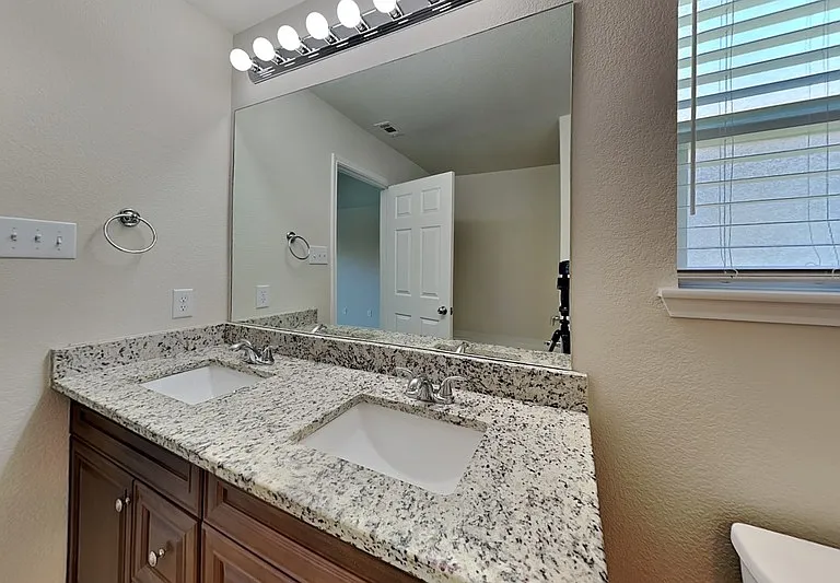 1112 Rivers Creek Ln — Photo 9