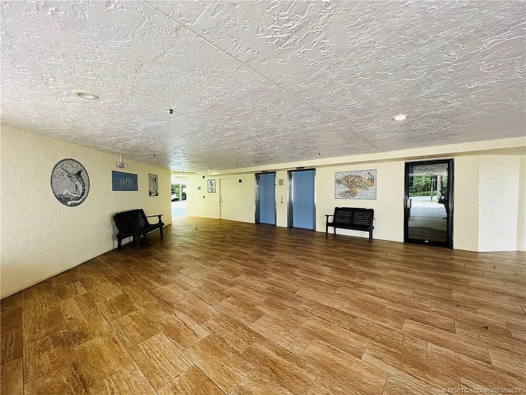 221 NE Plantation Rd #215 — Photo 7