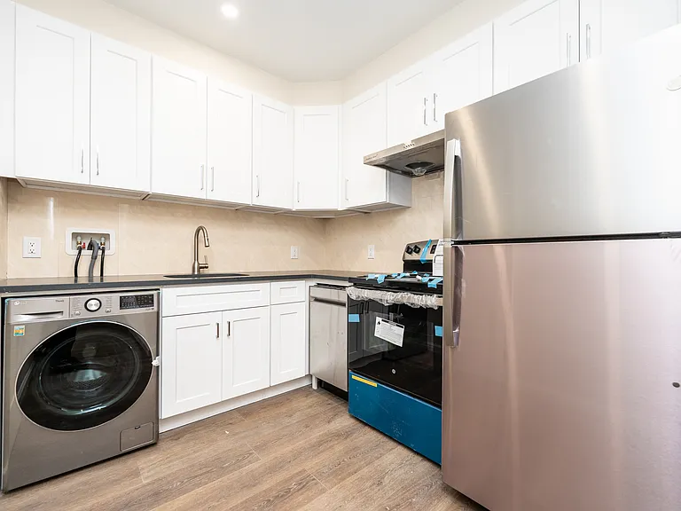 1652 E 14th St #302 — Photo 7