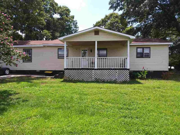 136 Ridge Rd, Wellford, SC 29385