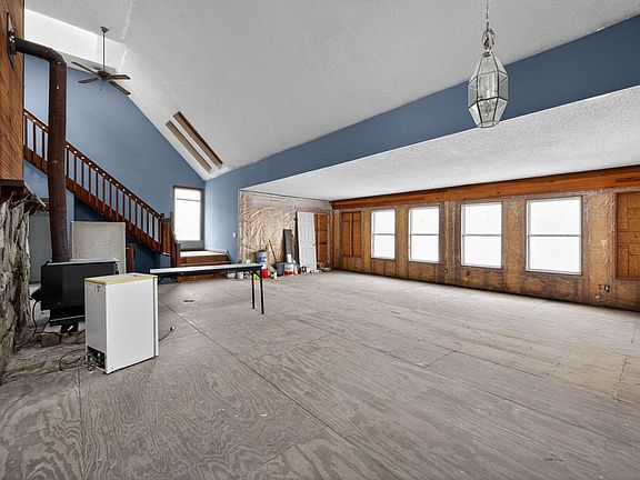 3rd image of 10740 Lower River Rd