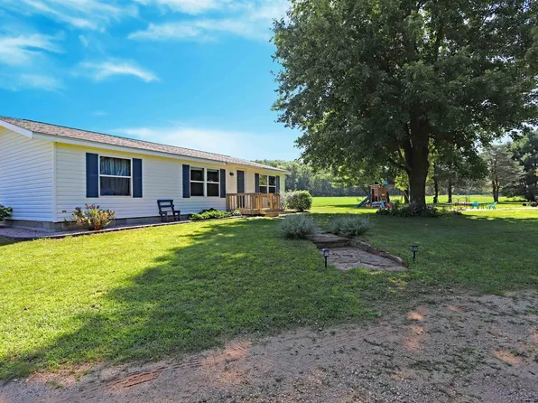 W3044 55th St, Lyndon Station, WI 53944