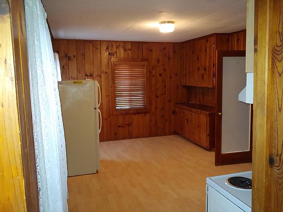 Dining area in kitchen.