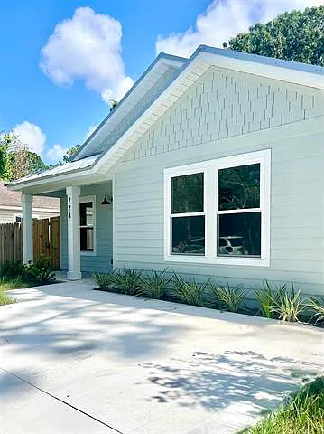 3 bed, 2.0 bath, 1358 sqft, $1,750 — Photo 2