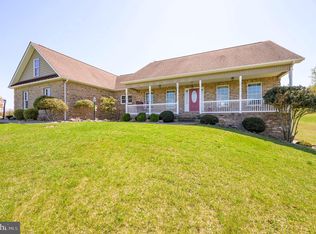 386 Stayman Dr, Falling Waters, WV 25419