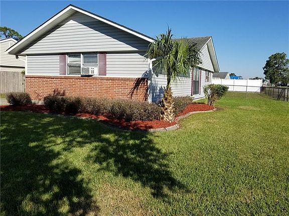 2nd image of 16 Oak Ln