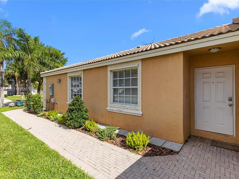 363 NW 158th Ave — Photo 3