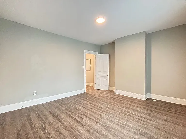 3131 Harvard Ave — Photo 16