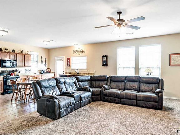 4th image of 705 Nells Pl