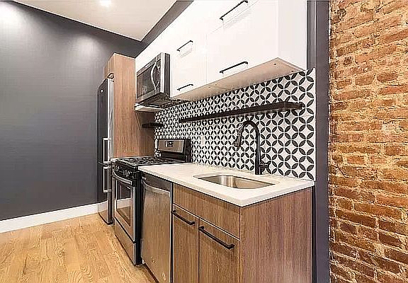 2nd image of 361 Palmetto St APT 1R
