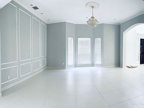 5th image of 1400 Meadow Dr