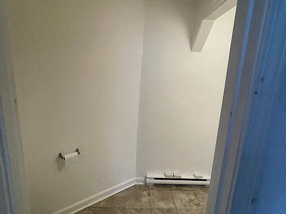 4th image of 10 Auburn St APT 4