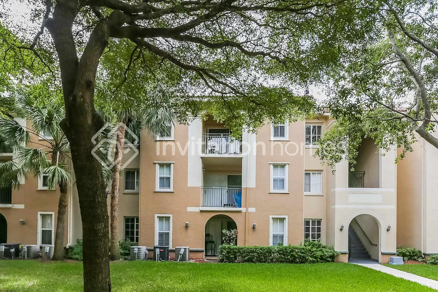 2427 Centergate Dr Apt 304 Miramar, FL 33025 — Photo 1