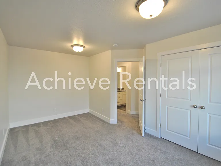 368 E 2075 N — Photo 13